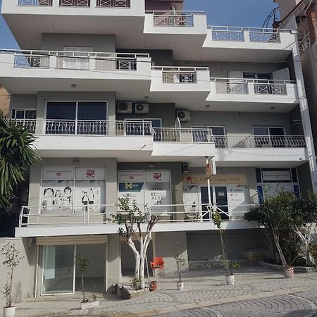 Olivias Apartments City Center Sarandë Buitenkant foto