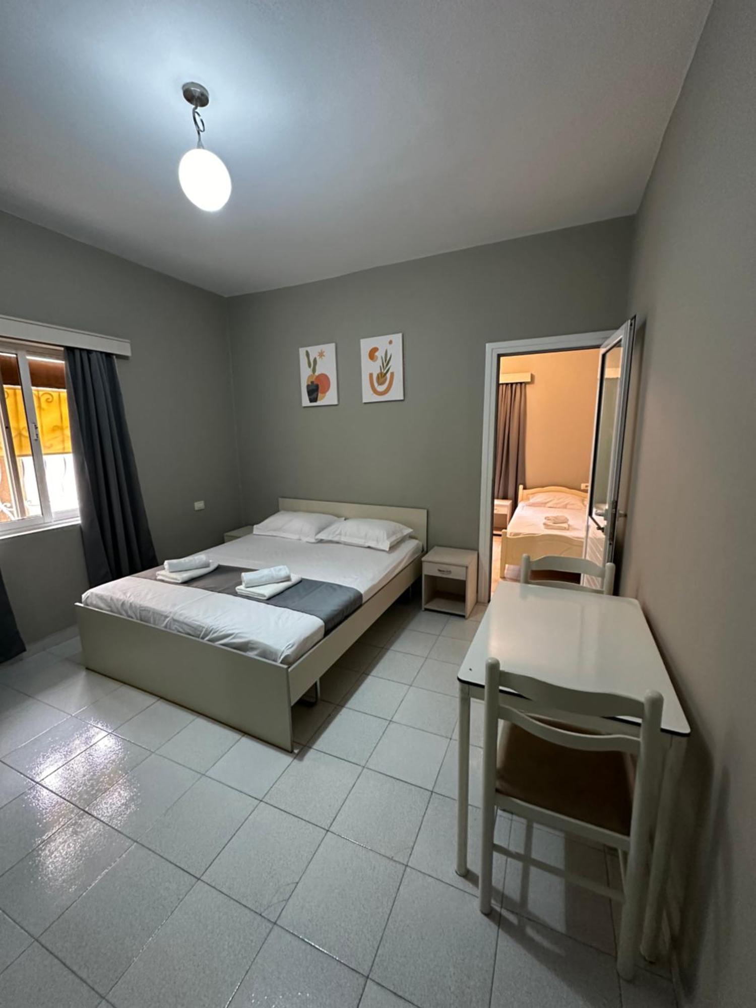 Olivias Apartments City Center Sarandë Buitenkant foto