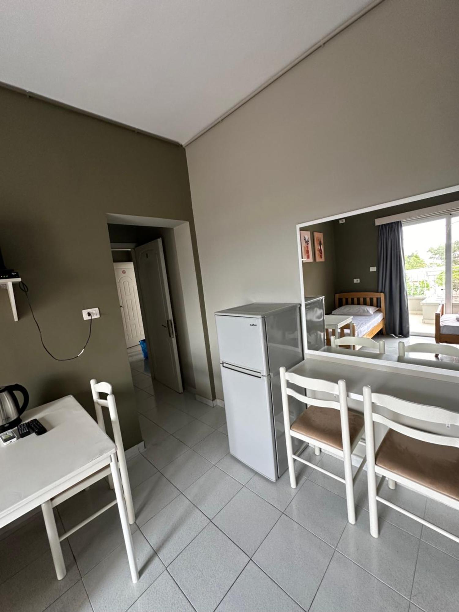 Olivias Apartments City Center Sarandë Buitenkant foto
