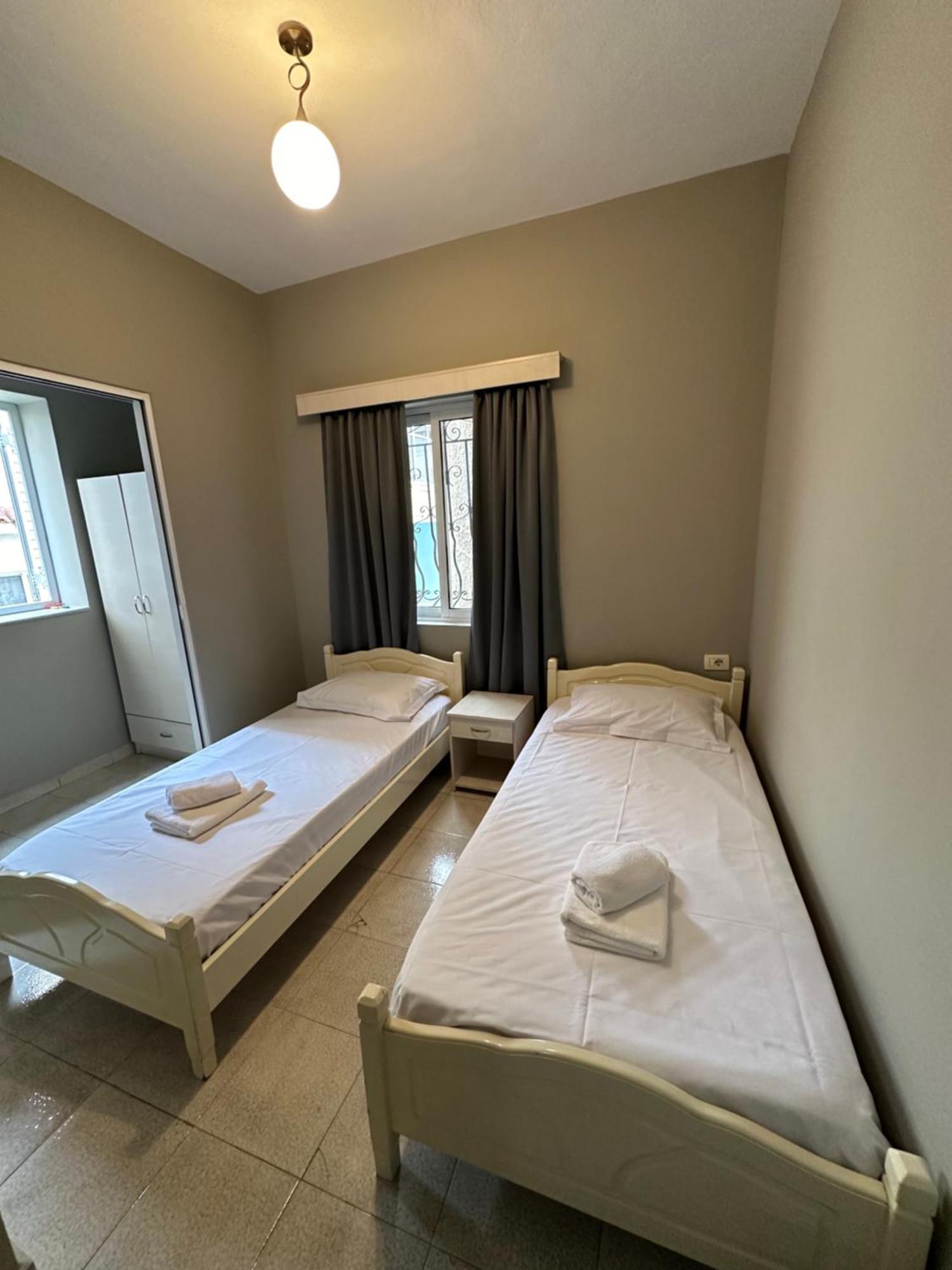 Olivias Apartments City Center Sarandë Buitenkant foto