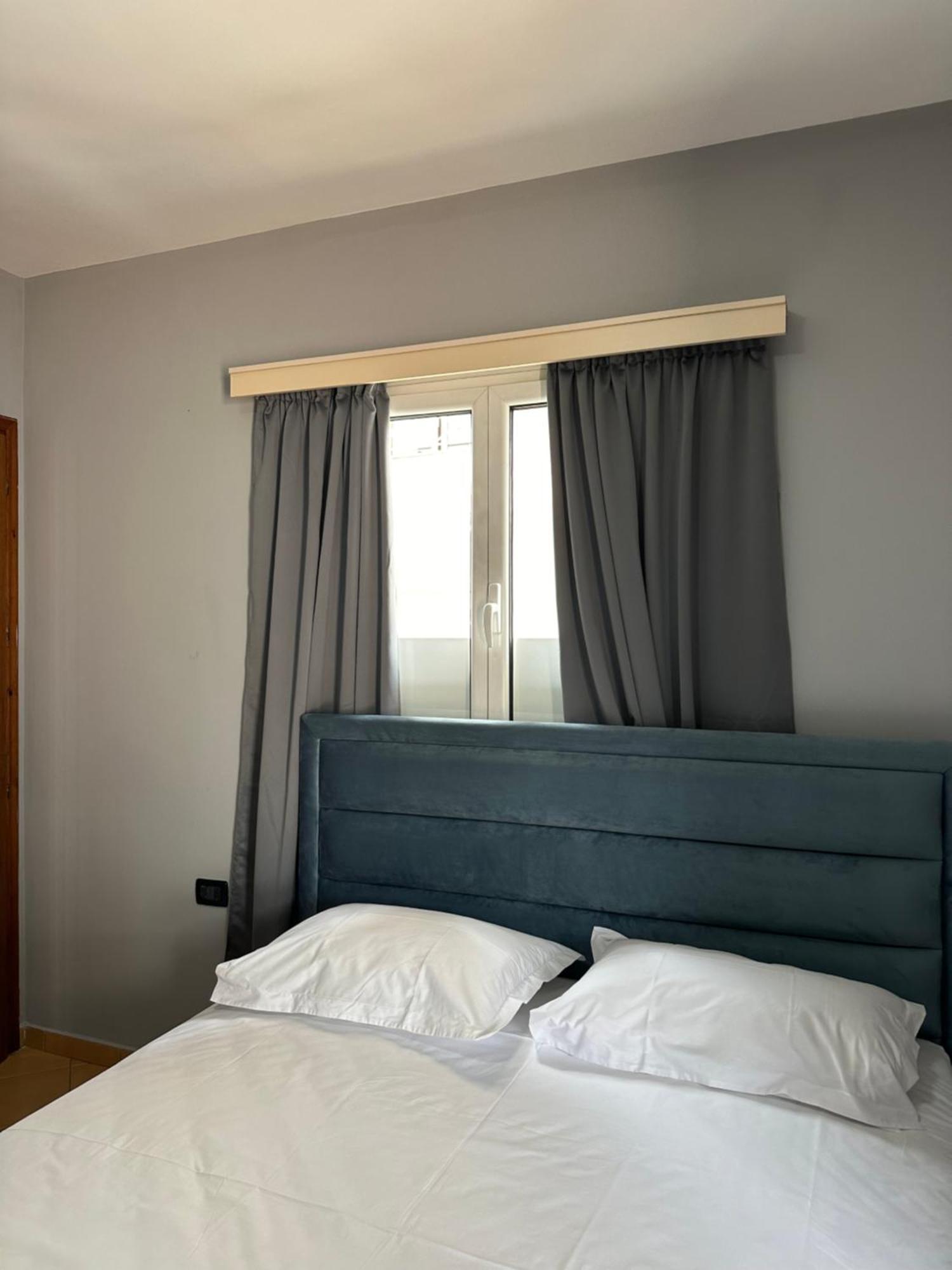 Olivias Apartments City Center Sarandë Buitenkant foto